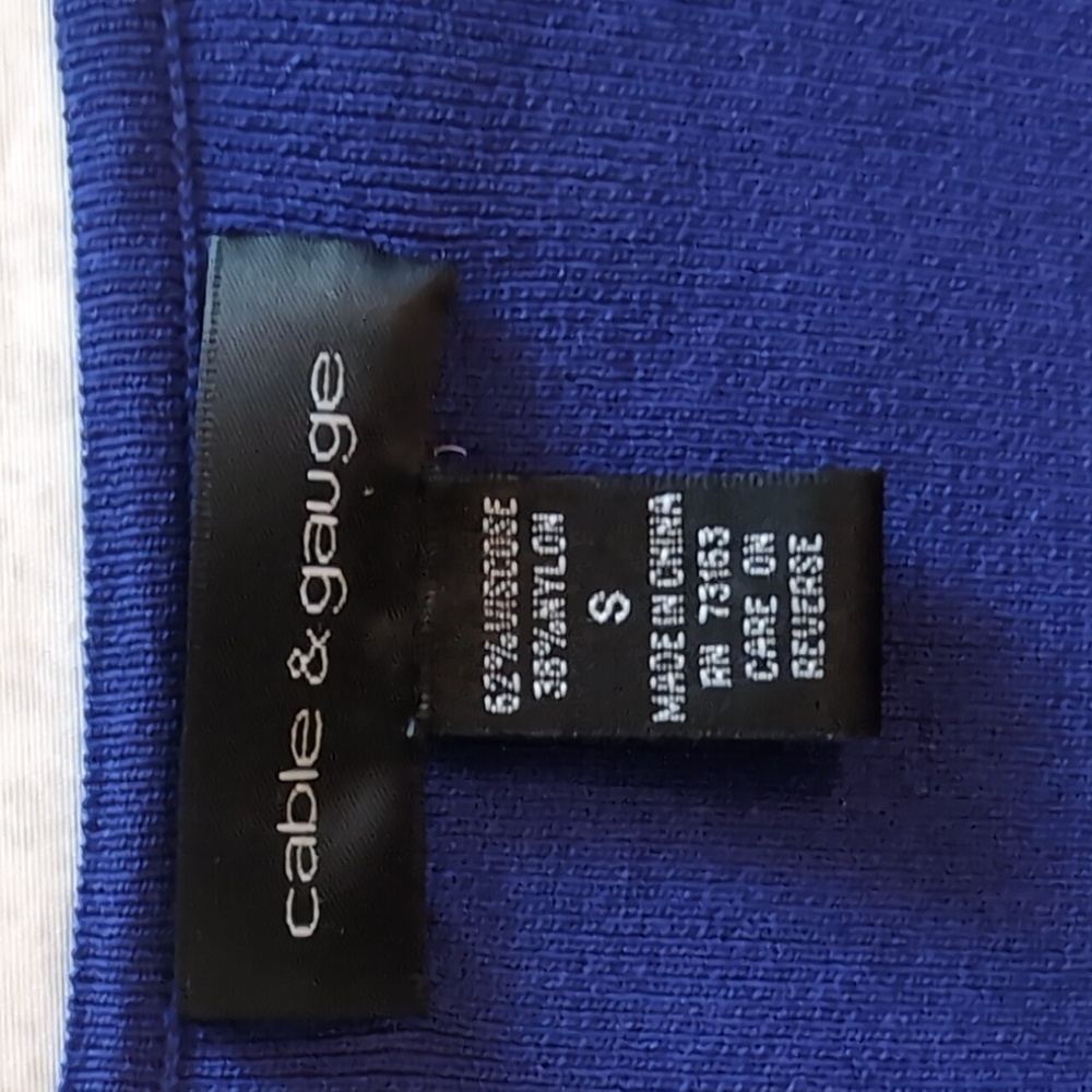 Cable & Gauge Blue 3/4 Sleeve CrissCross Scoop Neckline Viscose/Nylon Knit EUC - Picture 6 of 11